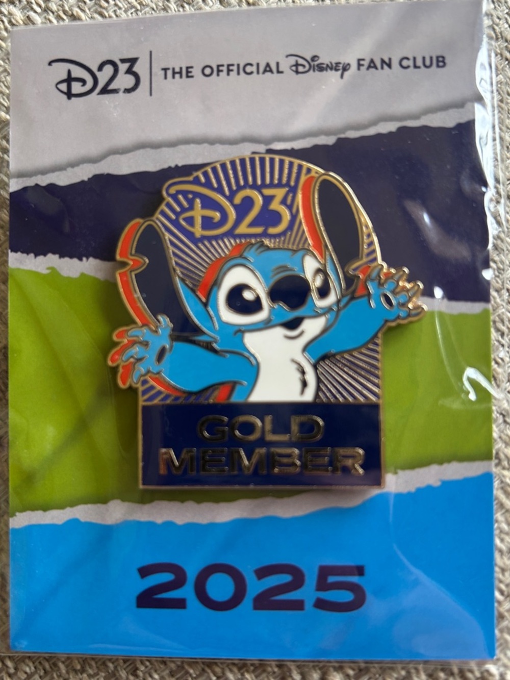 Disney D23 Stitch Gold Member Enamel Pin - Blue, White, Gold, Red